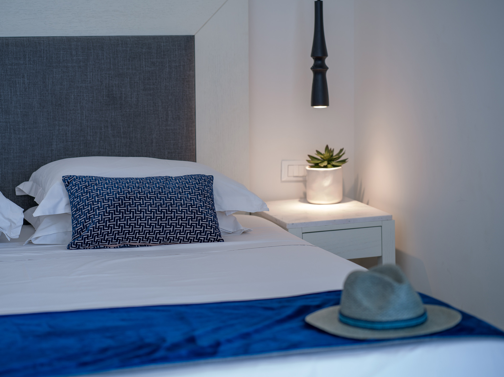 Knossos Beach Bungalow Resort View decorated bed